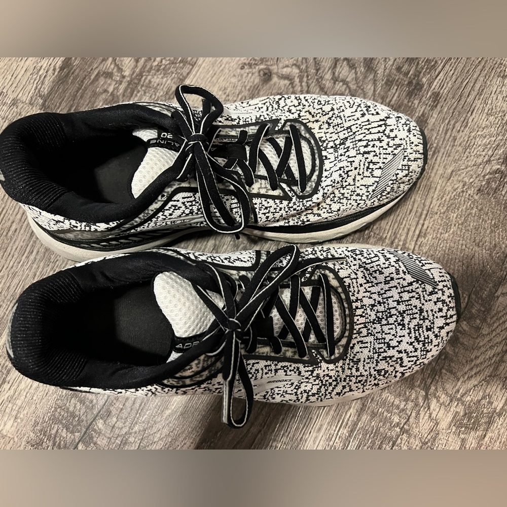 Brooks-Adrenaline 20, Slightly Worn